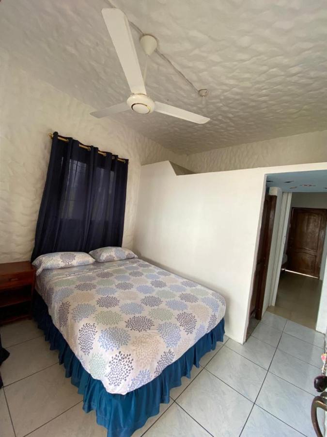 Hotel Casa de Heidi Puerto López Exterior foto